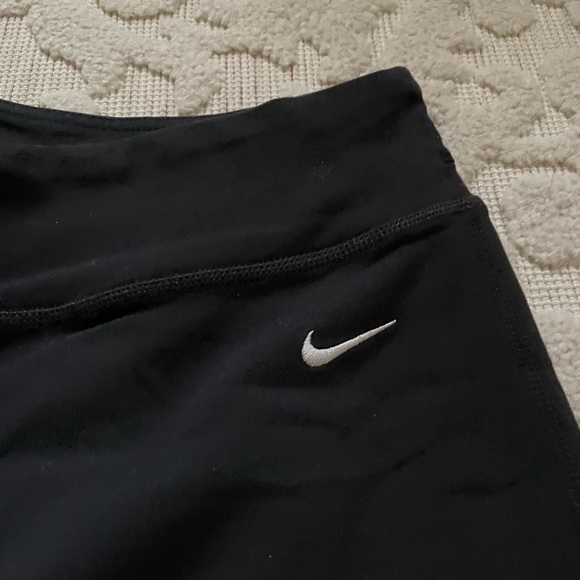 NIKE Knee Length Leggings - Picture 2 of 3